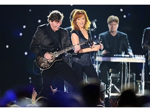 Reba McEntire Performs at the 2015 ACM's
