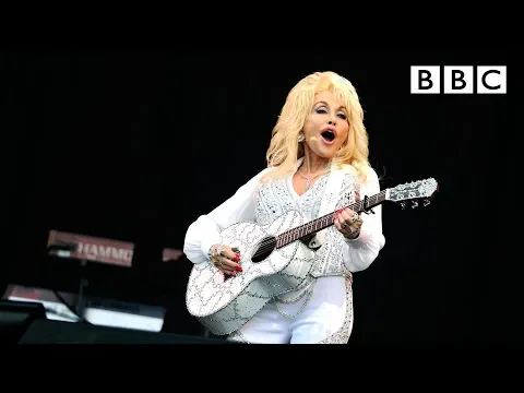 Dolly Parton performs Jolene at Glastonbury - BBC