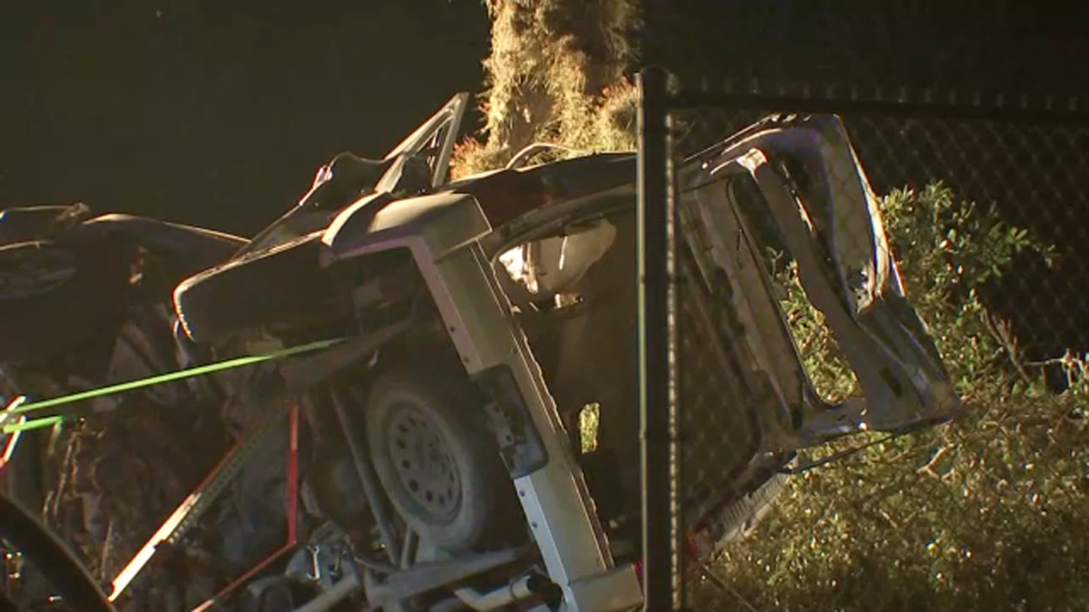 2 women die after Jeep crashes