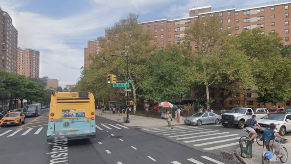 CAUGHT IN CROSSFIRE 2 buses hit by bullets during Harlem shooting