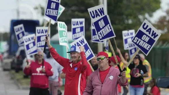 Former industry leader slams Ford’s deal with UAW: ‘This was a gun to the head’