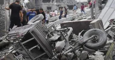 Thousands break into UN warehouses in Gaza; satellite images show destruction in Gaza