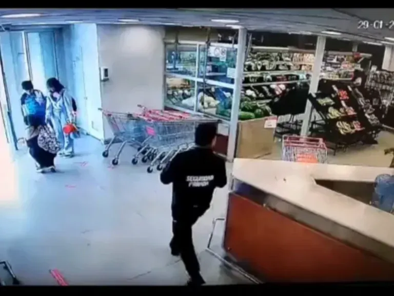 Perfectly Timed Soda Bottle Throw Stops Shoplifter in His Tracks.