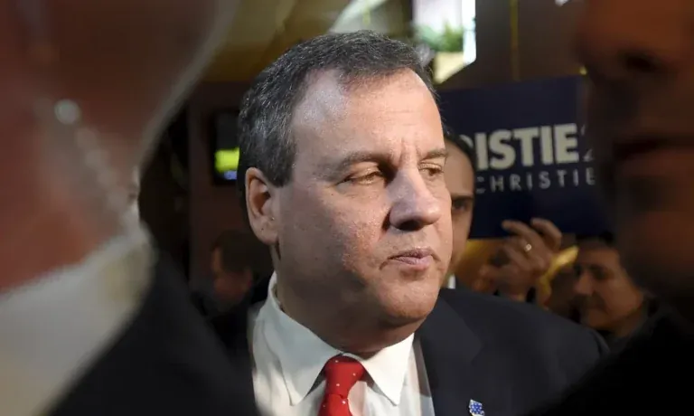 Chris Christie resists pressure to withdraw from presidential race with significant ad campaign in New Hampshire
