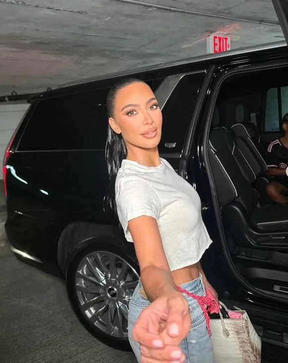 Kim Kardashian Casually Carries Luxury Hermes Bag