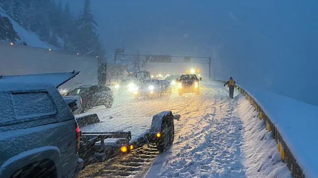 This weekend, heavy snow is expected on I-90 near the Washington mountain pass. What to anticipate